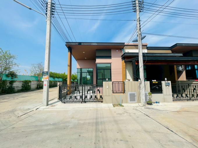 ทาวน์โฮม หน้าประดู่ พานทอง 